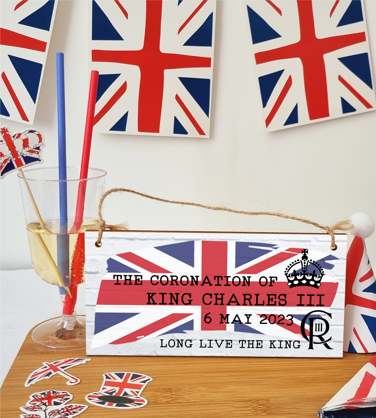 King Charles III Coronation Hanging Wooden Plaque 6th May 2023 Decorations Celebration Party Bunting Alternative Keepsake Royal Memorabilia