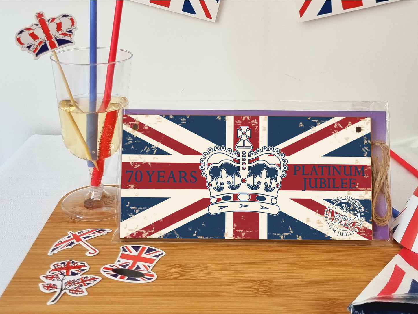 The Plum Penguin Handmade Wooden Hanging Wall Plaque Celebrate 70 Years Queen's Platinum Jubilee 2022 Crown Decorative Memorabilia Street Party