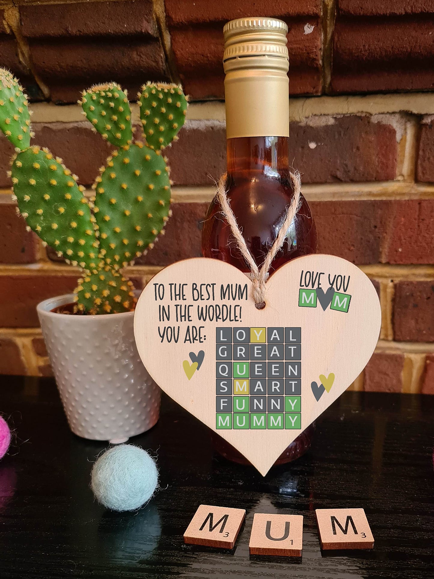 Handmade Wooden Hanging Heart Plaque Gift The Best Mum in the World Wordle Funny Mummy Play on Words