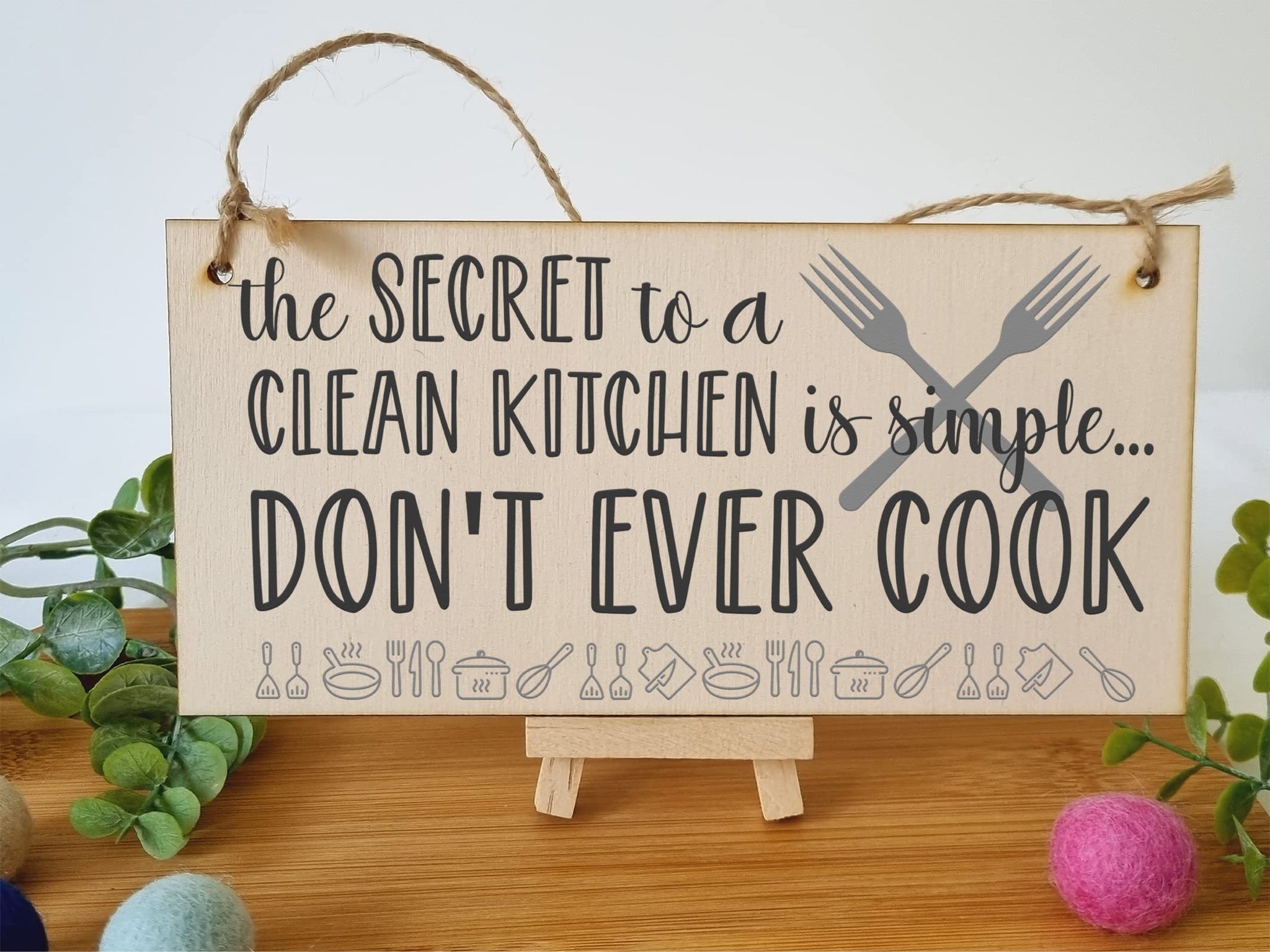 Secret to a clean kitchen Don't Cook Funny Novelty Handmade Wooden Plaque Kitchen Baking Hanging Sign Home Décor
