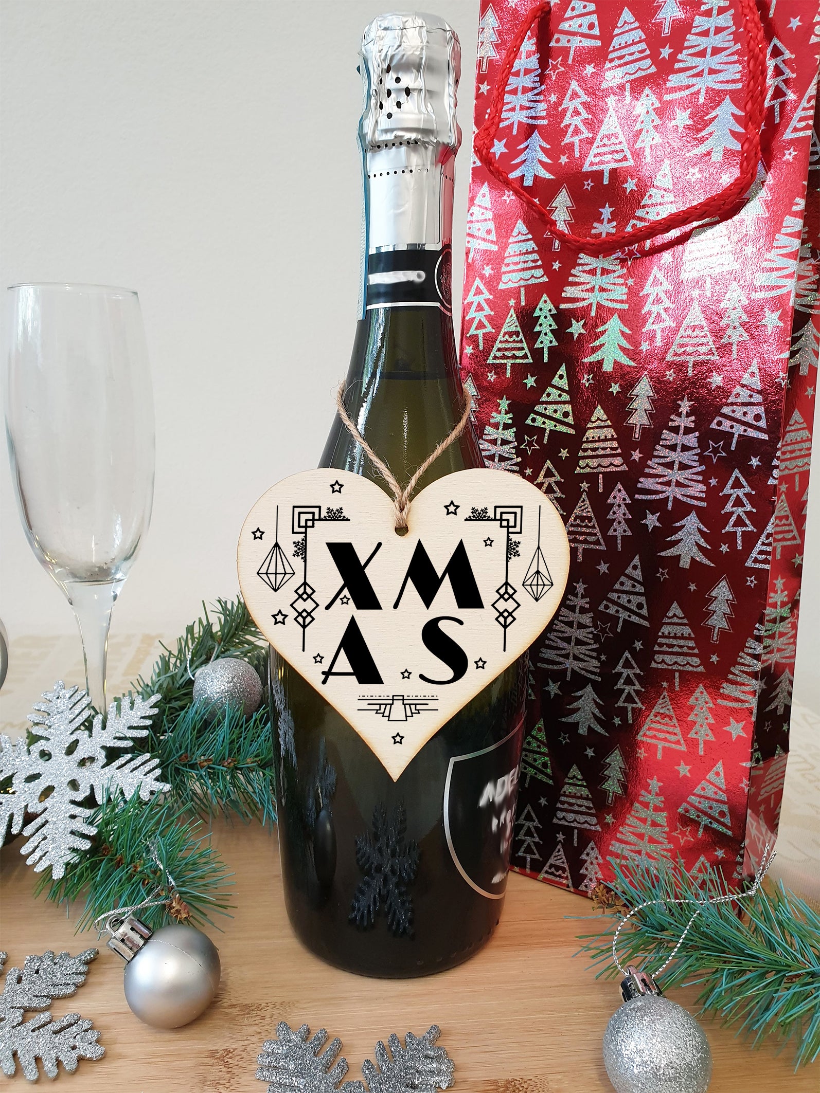 Handmade Christmas Hanging Wooden Heart Plaque Decoration Gift XMAS Art Deco style bauble to hang on the Xmas tree or as a gift tag