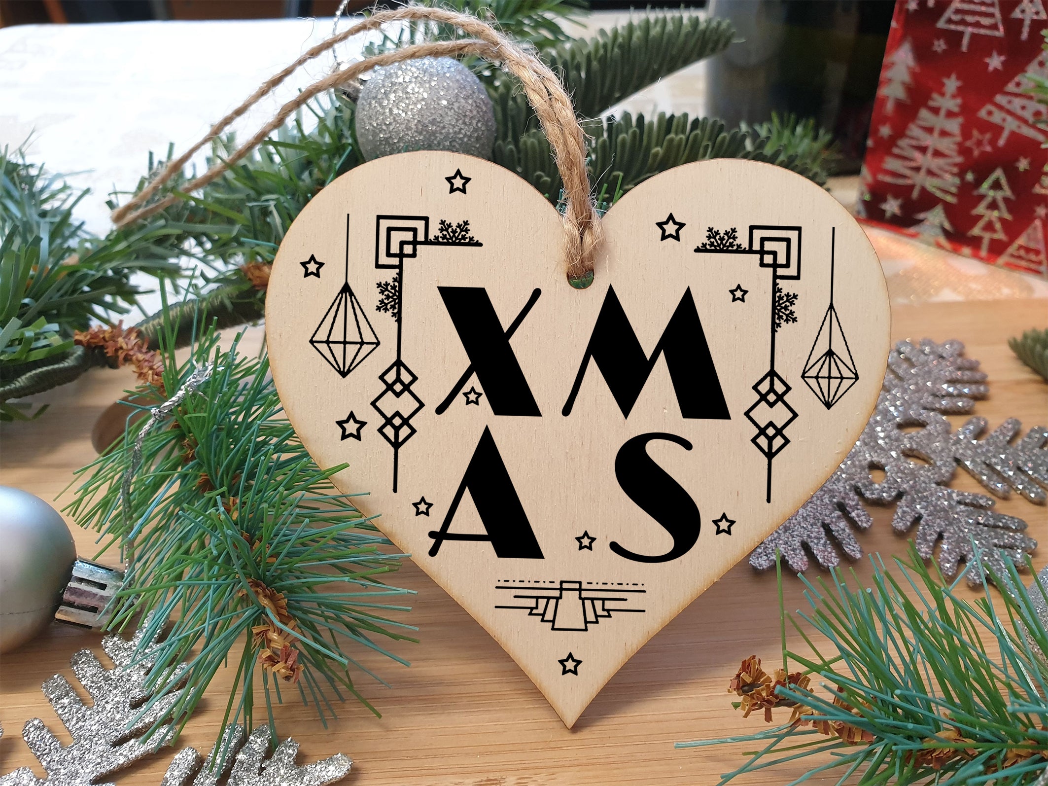 Handmade Christmas Hanging Wooden Heart Plaque Decoration Gift XMAS Art Deco style bauble to hang on the Xmas tree or as a gift tag
