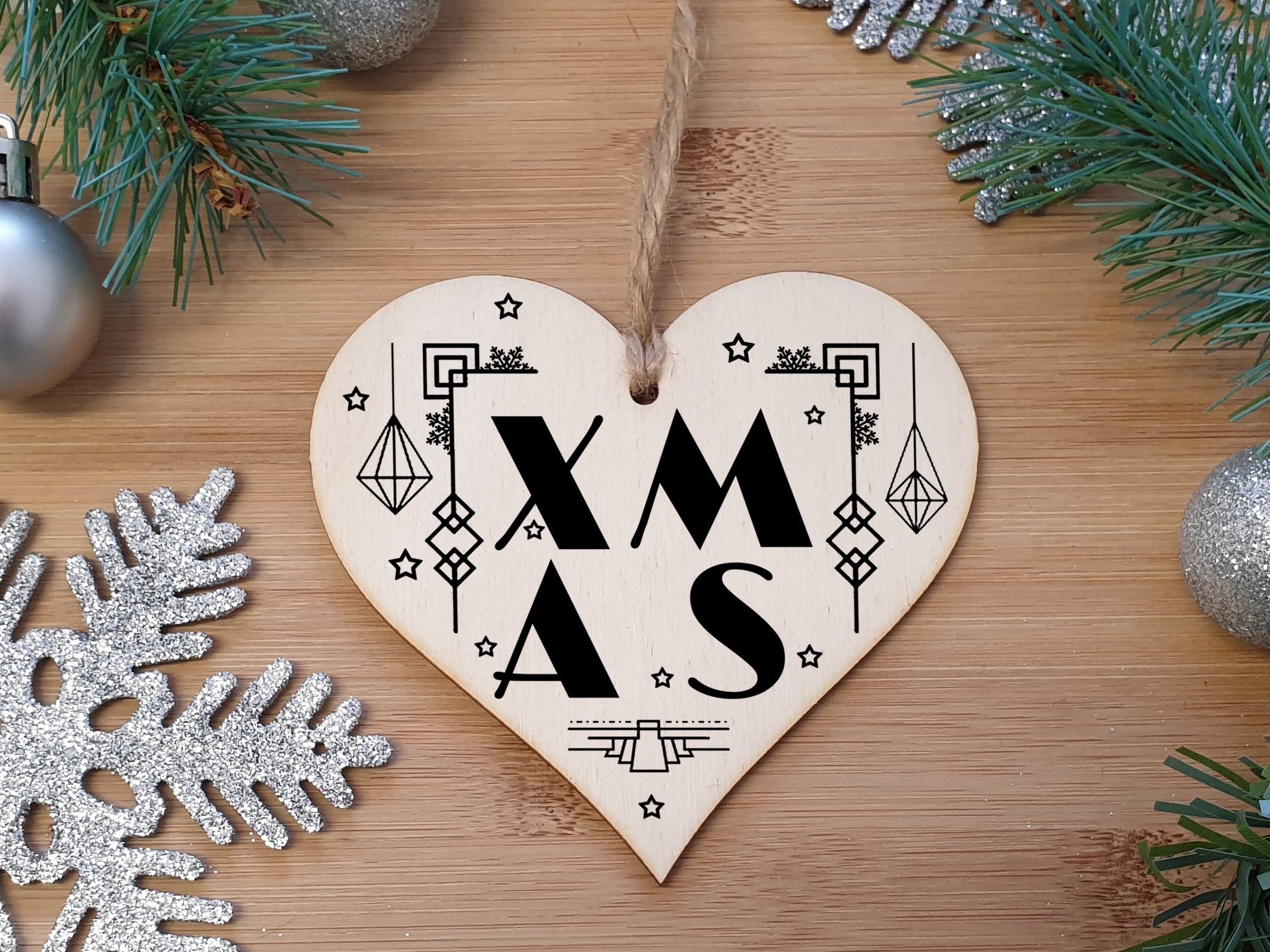 Handmade Christmas Hanging Wooden Heart Plaque Decoration Gift XMAS Art Deco style bauble to hang on the Xmas tree or as a gift tag