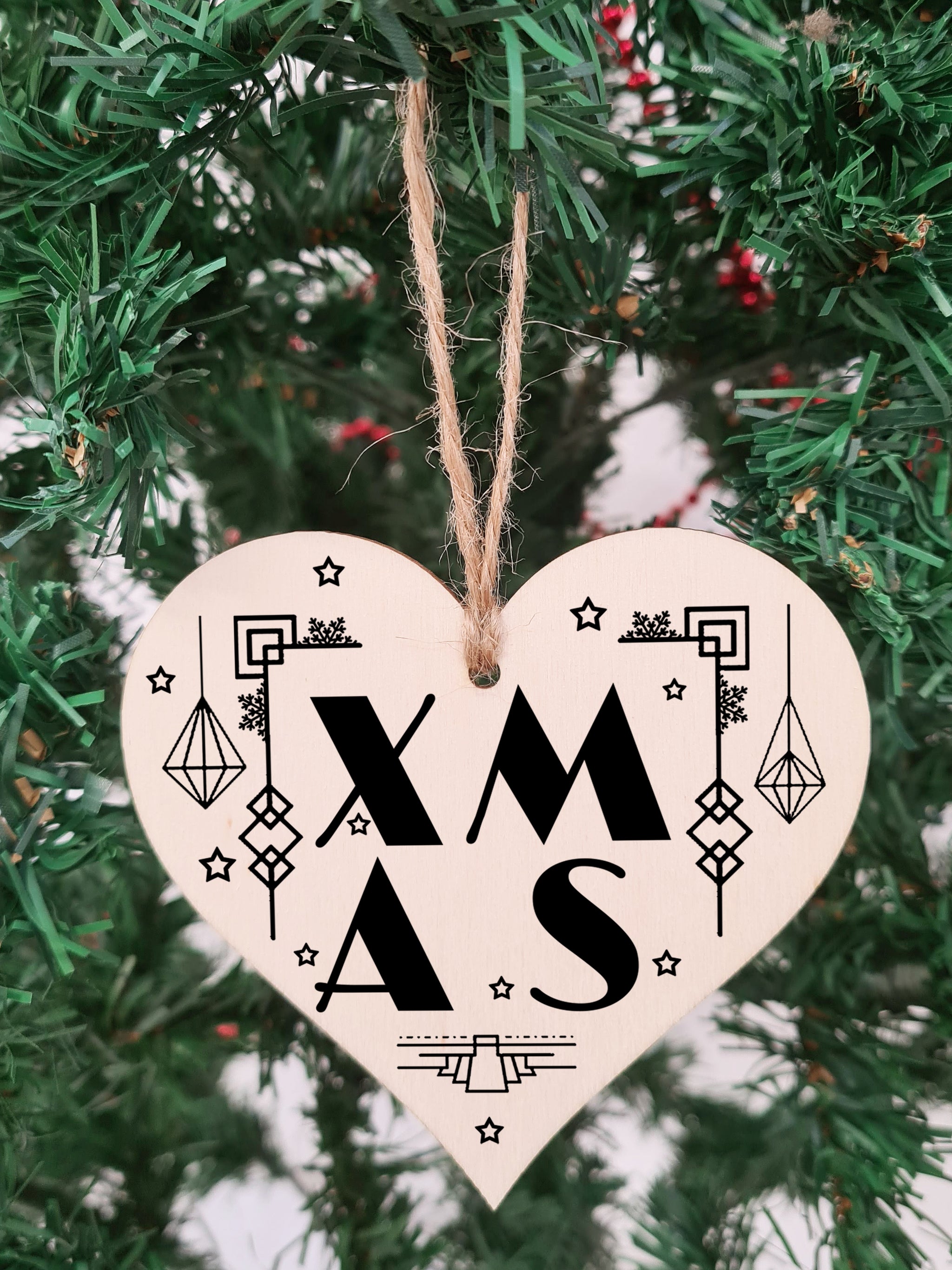 Handmade Christmas Hanging Wooden Heart Plaque Decoration Gift XMAS Art Deco style bauble to hang on the Xmas tree or as a gift tag