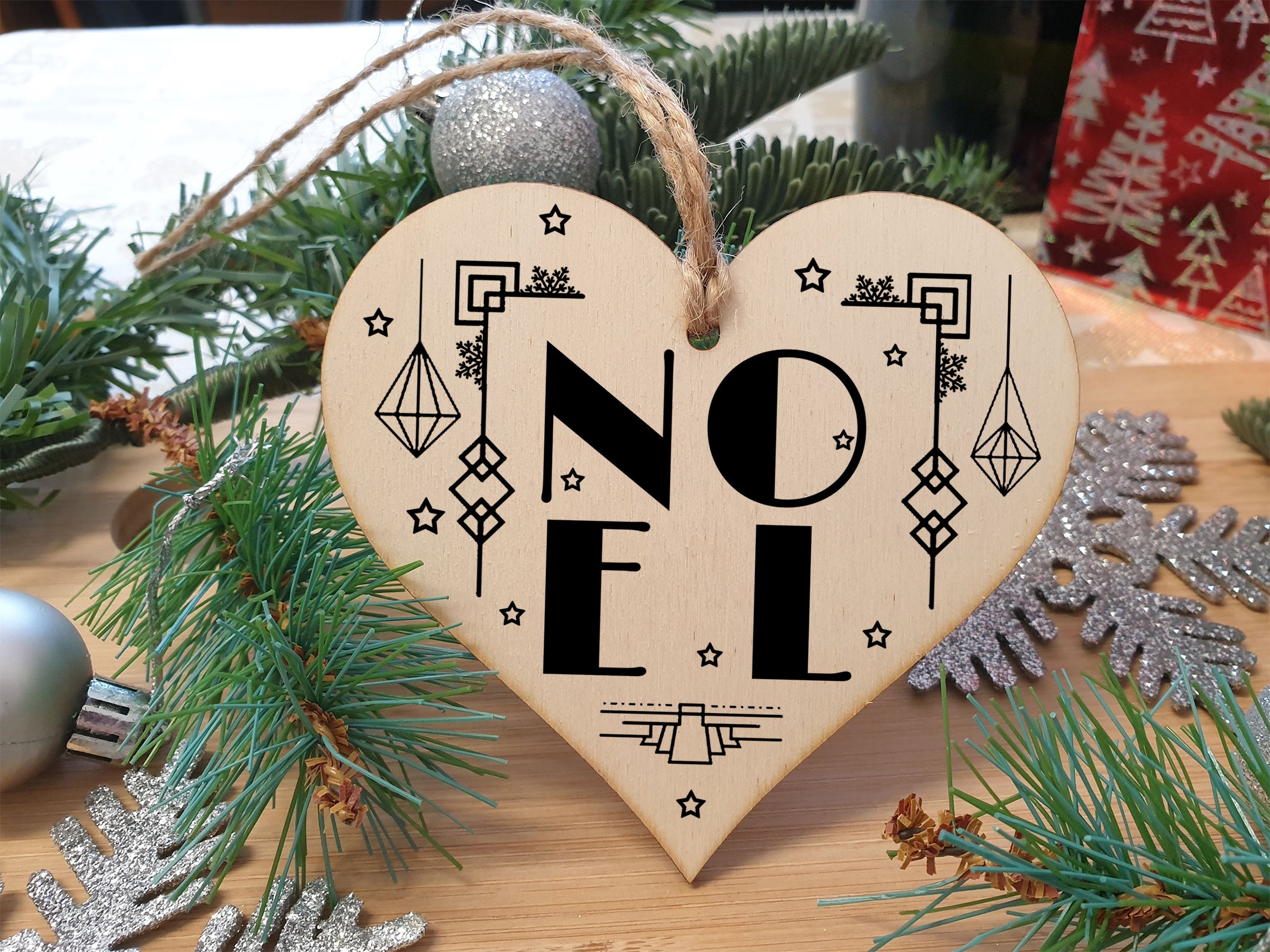 Handmade Christmas Hanging Wooden Heart Plaque Decoration Gift NOEL Art Deco style bauble to hang on the Xmas tree or as a gift tag
