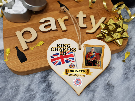 King Charles III Coronation Hanging Wooden Heart 6th May 2023 Decorations Celebration Party Bunting Alternative Keepsake Royal Memorabilia