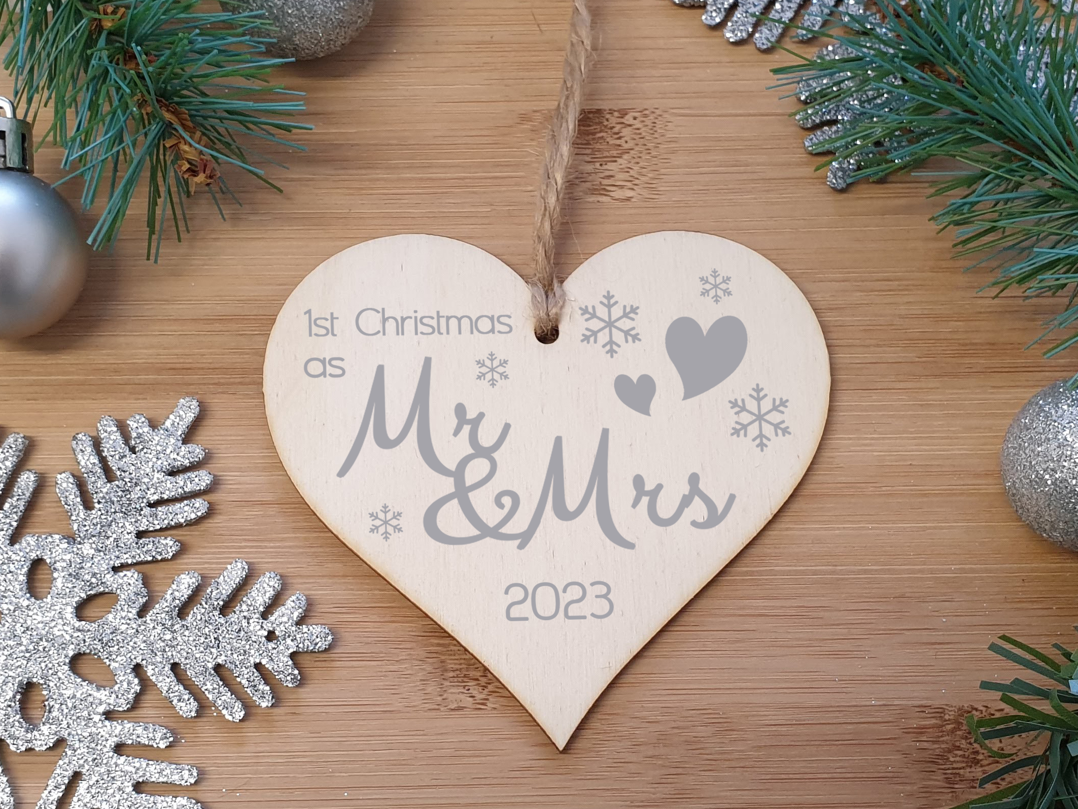 Handmade Christmas Hanging Wooden Heart Plaque Decoration Gift to wish someone special a merry xmas festive bauble