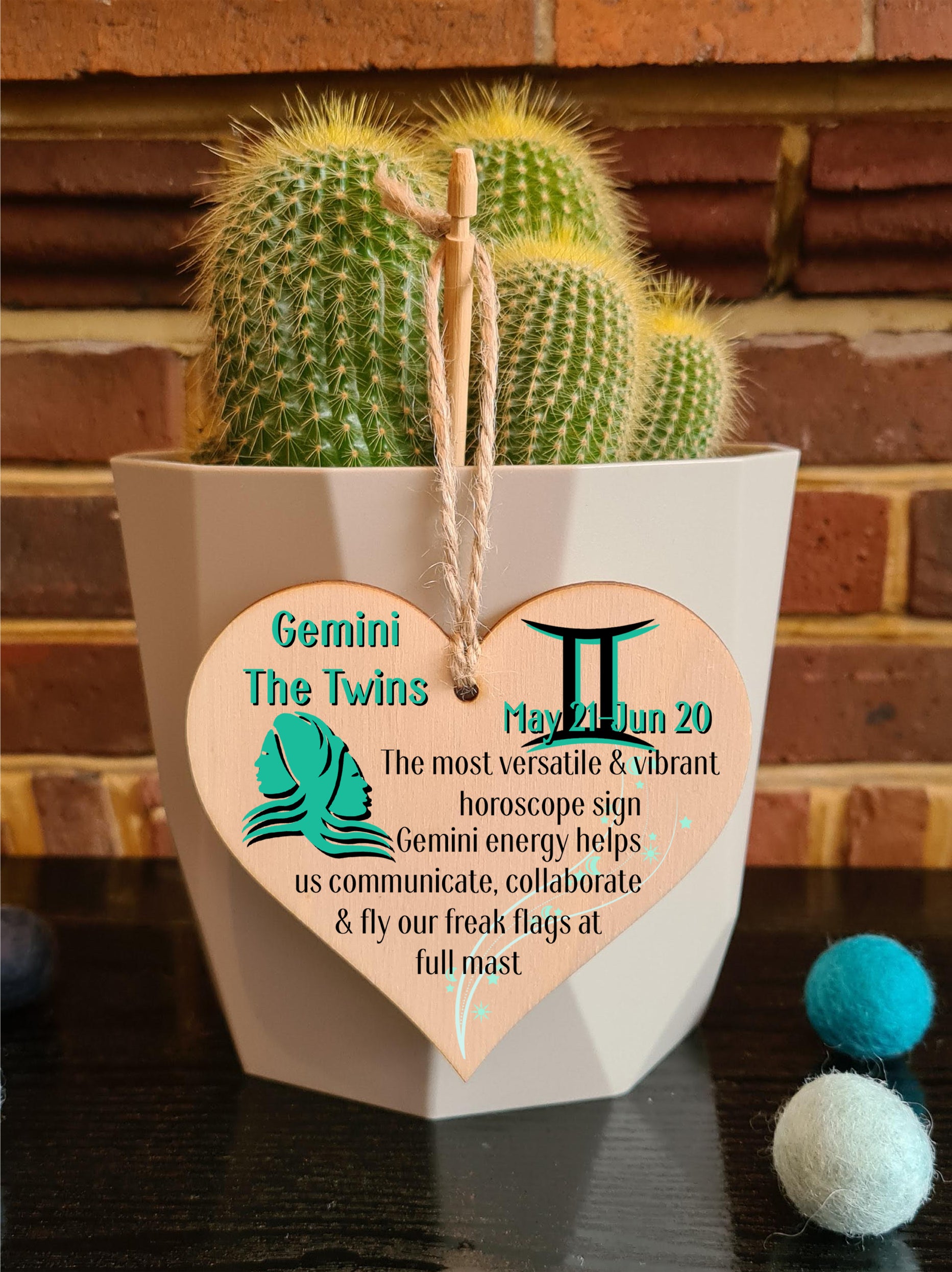 Handmade Wooden Hanging Heart Plaque Gift Signs of the Zodiac Gemini Astrological Star Sign Keepsake Card Alternative