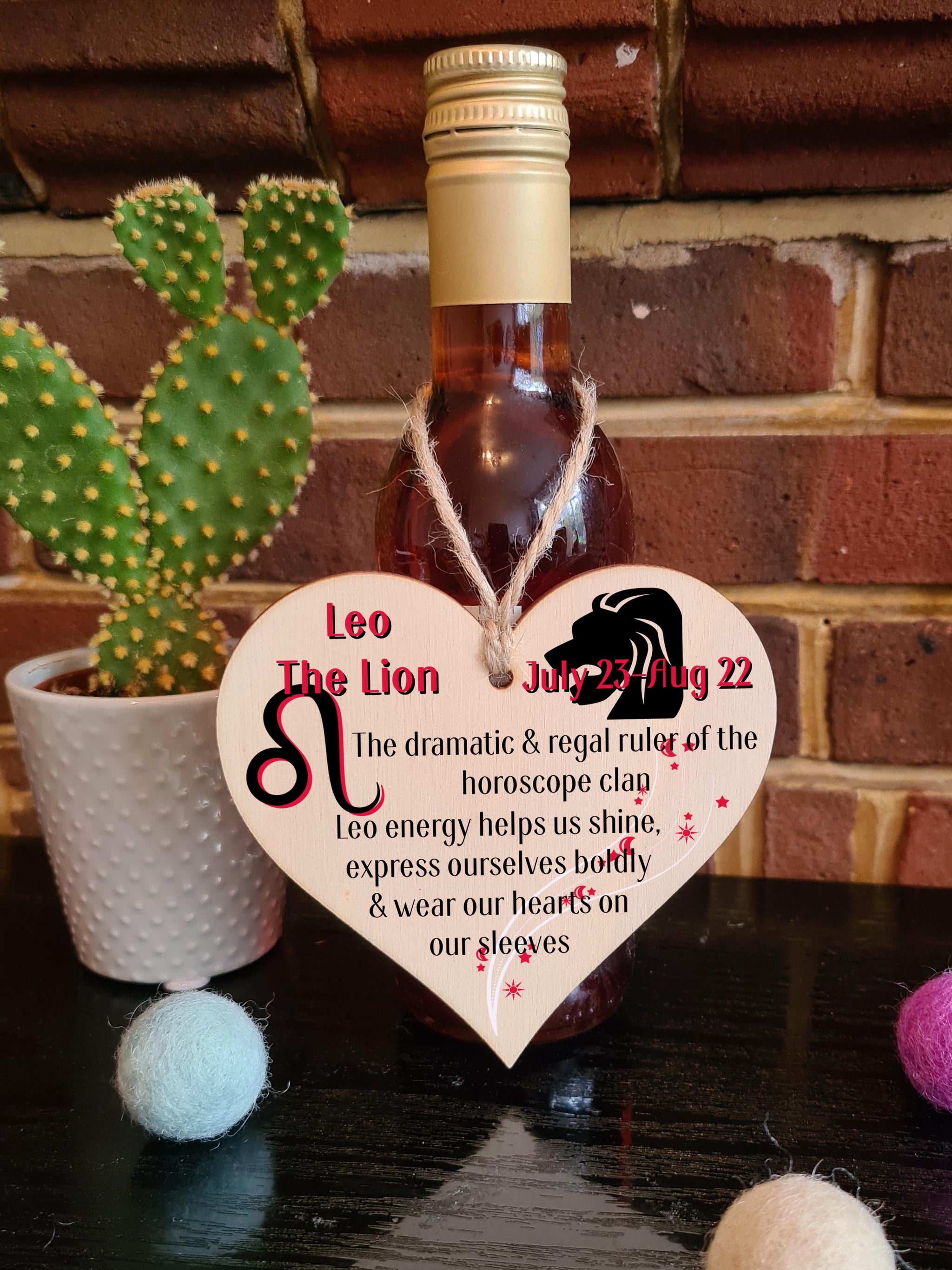 Handmade Wooden Hanging Heart Plaque Gift Signs of the Zodiac Leo Astrological Star Sign Keepsake Card Alternative