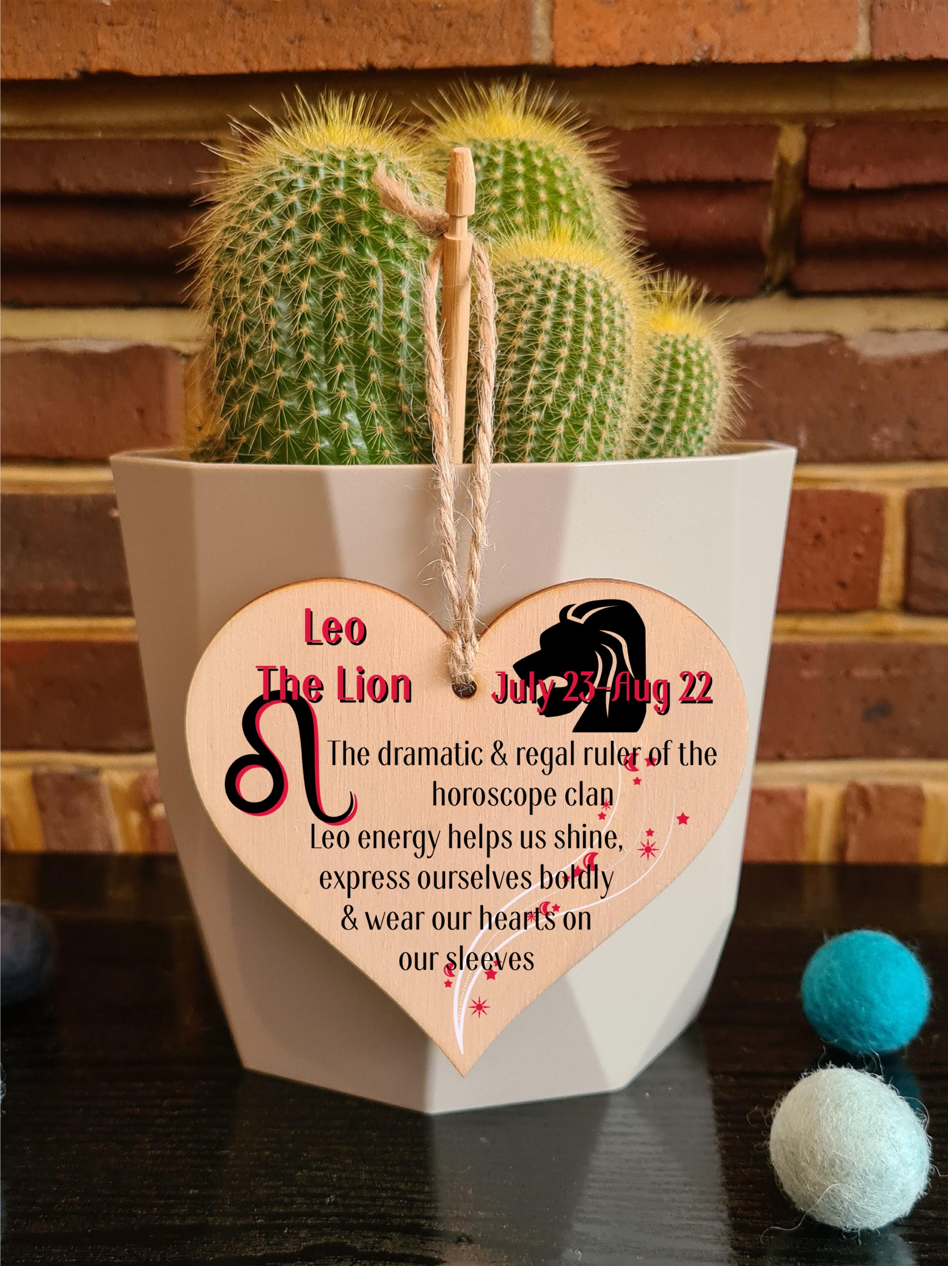 Handmade Wooden Hanging Heart Plaque Gift Signs of the Zodiac Leo Astrological Star Sign Keepsake Card Alternative