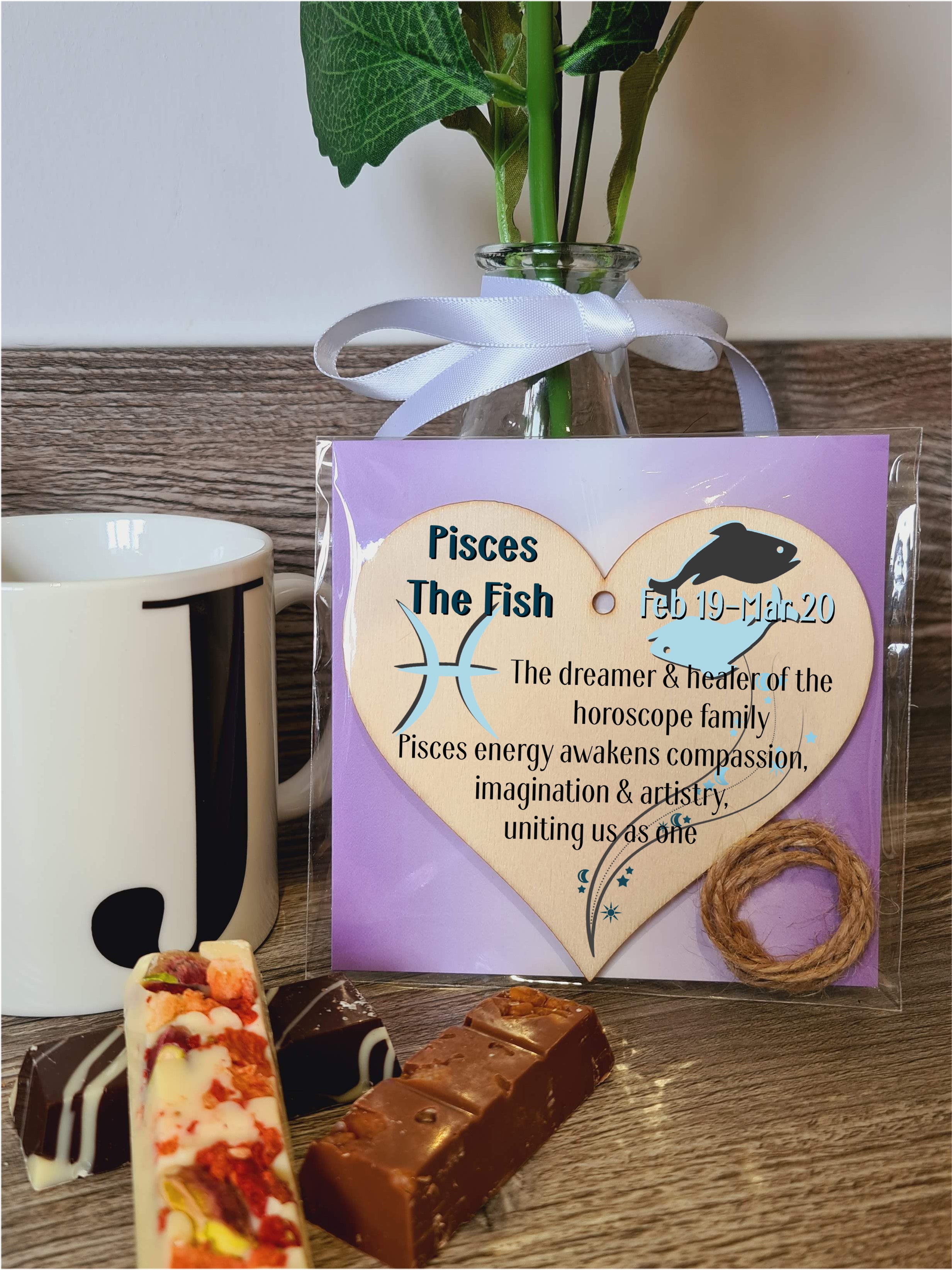 Handmade Wooden Hanging Heart Plaque Gift Signs of the Zodiac Pisces Astrological Star Sign Keepsake Card Alternative