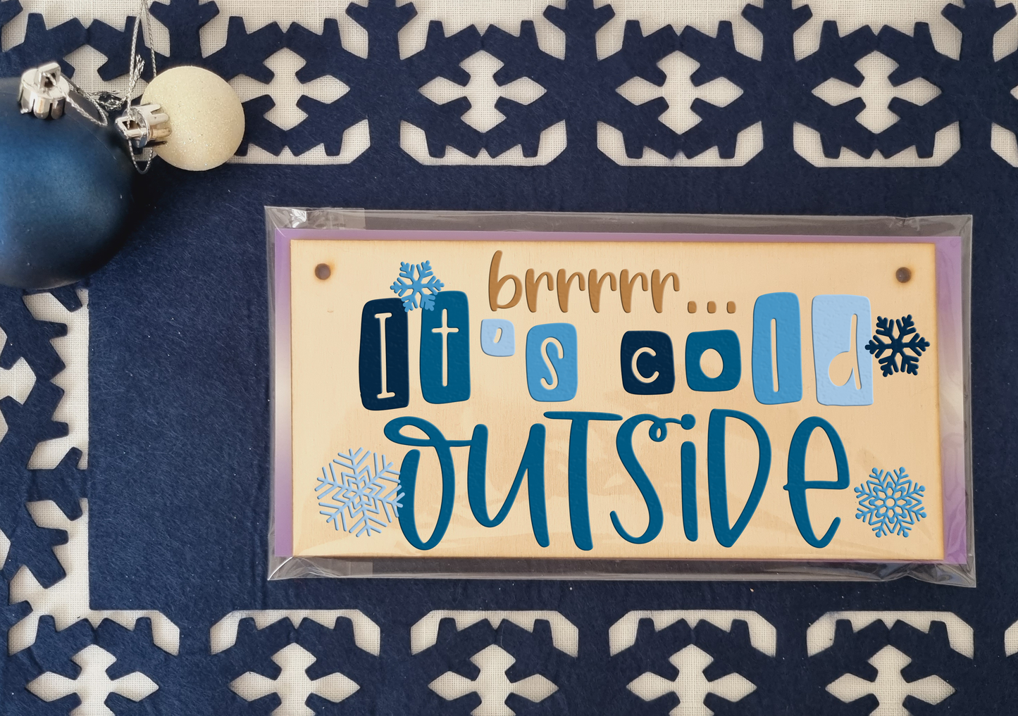 Its Cold Outside Decorative Christmas Sign Modern Xmas Saying Handmade Wooden Hanging Wall Plaque Sign Gift