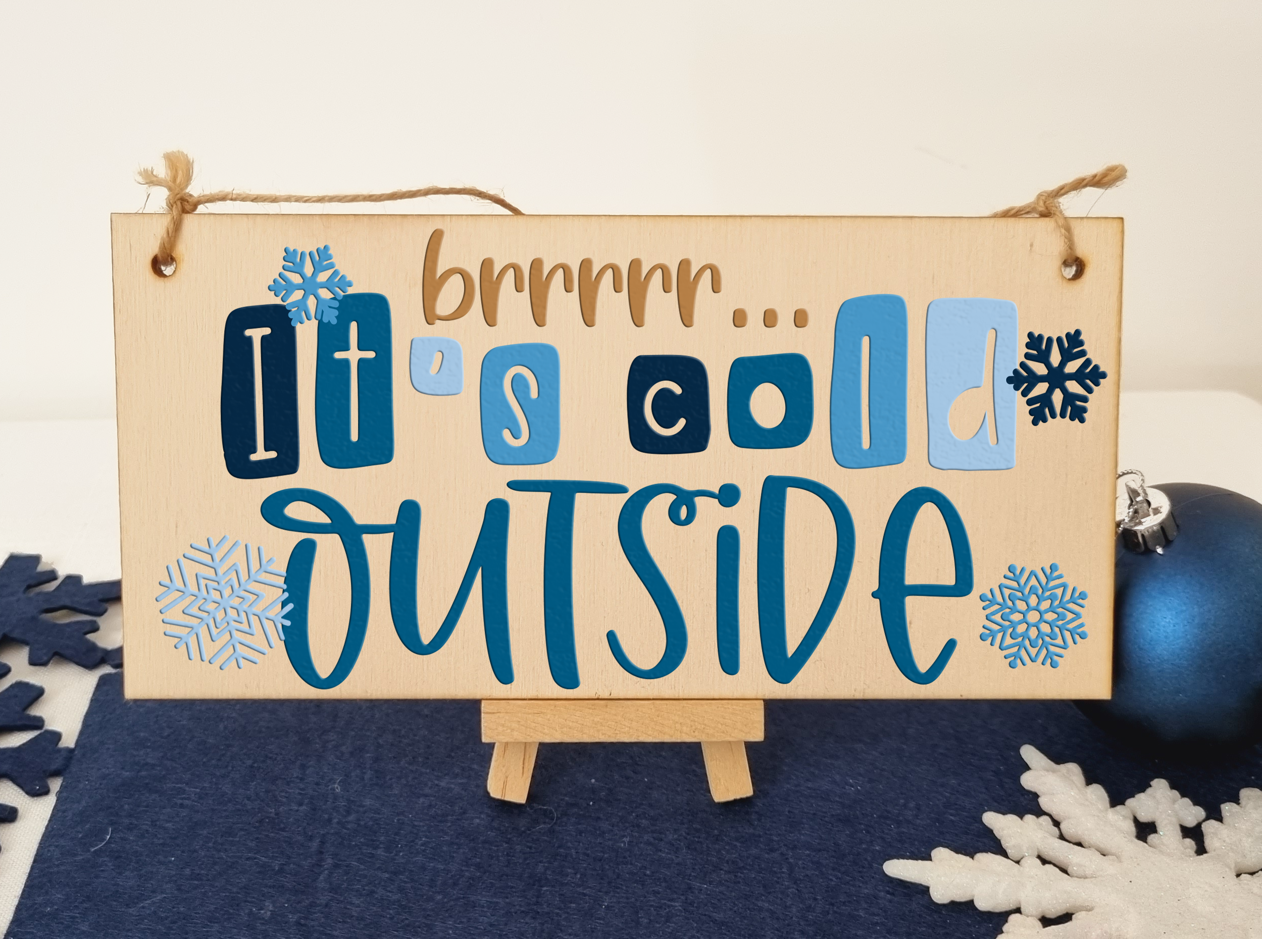 Its Cold Outside Decorative Christmas Sign Modern Xmas Saying Handmade Wooden Hanging Wall Plaque Sign Gift